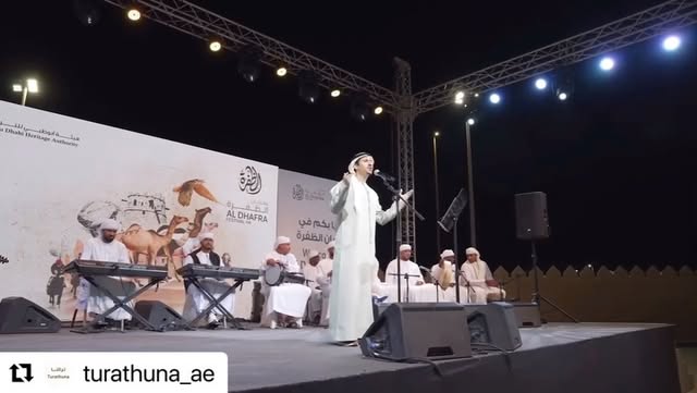 Repost @turathuna_ae
・・・
الفنان عبدالرحمن الجنيد يحيي حفل غنائي وسط حضور واسع في مسرح سوق الظفرة التراثي … ضمن فعاليات #مهرجان_الظفرة الختامي