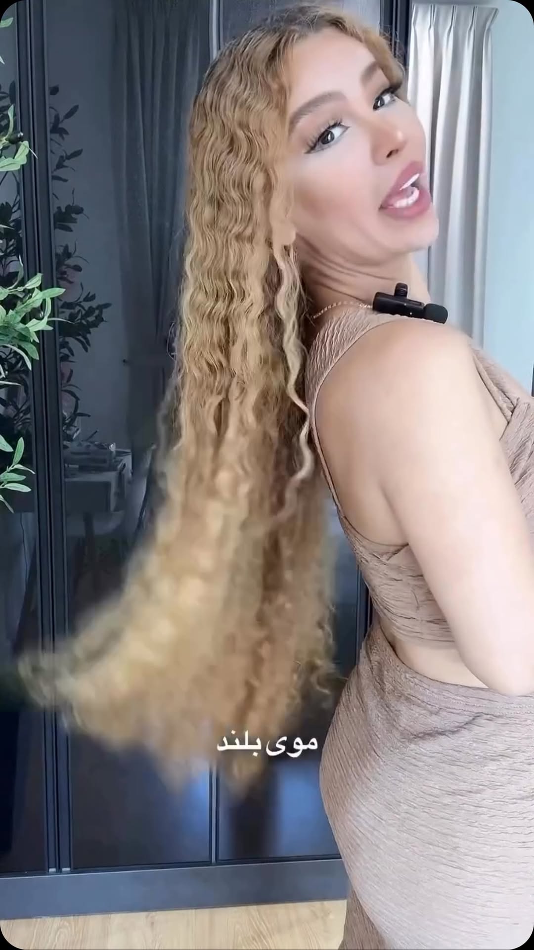 فقط ۳ ماه استفاده کن معجزه اش رو میبینی👌🥰
@makeup_ba_nazi
@makeup_ba_nazi
@makeup_ba_nazi
این ترکیب معجزه موهاتو سالم و بلند نگه میداره🤌🏻✨
اینجاهم برات ترکیباتش رو میذارم👇🏻
یک قاشق غ رزماری
یک قاشق غ شنبلیله
یک قاشق غذاخوری میخک
یک قاشق غ پودر مورینگا
همونطوری که برات توضیح دادم درستش کن و قبل حمام به ریشه موهات بزن و ماساژ بده☺️
.
.
.
.
.
.
.
.
#بلاگرایرانی #مادر_دختری👩👧 #لایف_استایل_من #روزمره #بلاگر_روزمره #بلاگر_آرایشی #مراقبت_مو #رشد_موها #معجزه_مو #مو #موی_سالم