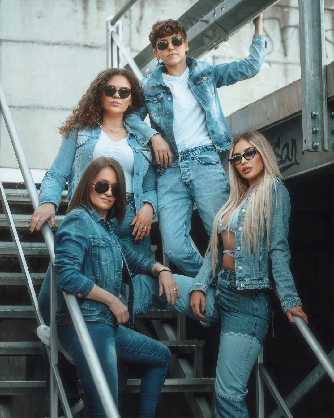 📸📸📸 @mikedjordj @editsbymikedjordj
@sofija.maneva 🎤
@danielapalankova_madzunkova 🎹
@ristovskaanastasija 🥁
@_trifunovaaaa__ 🎸