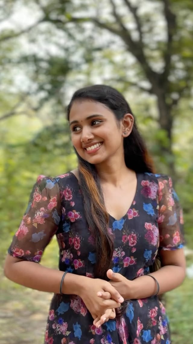 Nenjin Ezhuth 💞
🎥 & 🎛️: @febinnnnn_
#nenjinezhuth #tamilsong #tamilcoversong #tamilmoviesong #aswathirajesh