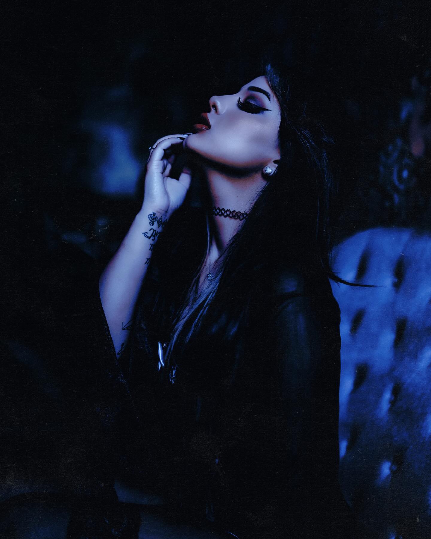 ❝ i burn red for you ╱ but all you ever do ╱ is make me blue, valentine ╱ you say that you love me, baby, that’s a lie ╱ do you really love me ╱ or just love to make me cry? ╱ feels like nobody knows ╱ just how deep the darkest shades of you go ╱ watching all my teardrops turn indigo ❞
so much music incoming. so much tea incoming. y’all don’t even knowww. 😮💨