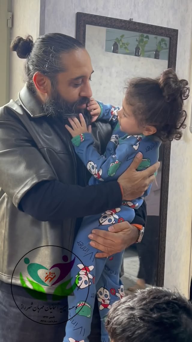 روزبه نعمت الهی در شهرراز💫🥰 @roozbeh_nematollahi
مجموعه مراکزنگهداری شبانه روزی
کودکان یتیم،بدسرپرست،بی سرپرست،کار و خیابانی
☆آسمانیان مهربان شهرراز☆
●شماره کارت جهت همیاری:
●۶۱۰۴۳۳۷۴۲۸۲۴۰۲۰۲بانک ملت
●بنام موسسه آسمانیان مهربان شهرراز
☎️روابط عمومی۰۹۹۳۳۲۹۵۱۶۷ - ۰۹۱۷۲۰۰۶۷۵۸
🏡آدرس:شیراز-بلوار امیرکبیر-حدفاصل چهارراه سرباز و فلکه فرودگاه-کوچه ۵فرعی ۵/۹
#روزبه_نعمت_الهي #کنسرت
#شیراز #شهرراز #یتیم #پروشگاه_شهرراز #آسمانیان_مهربان_شهرراز
#بی_سرپرست #پرورشگاه_کودکان