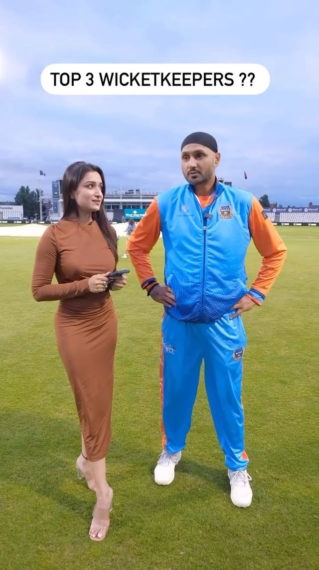 Apke acc kon hain? 🏏
#wicketkeeper #dhoni #msdhoni #rishabhpant #cricket #sureshraina #harbhajansingh #robinuthappa #aronfinch
