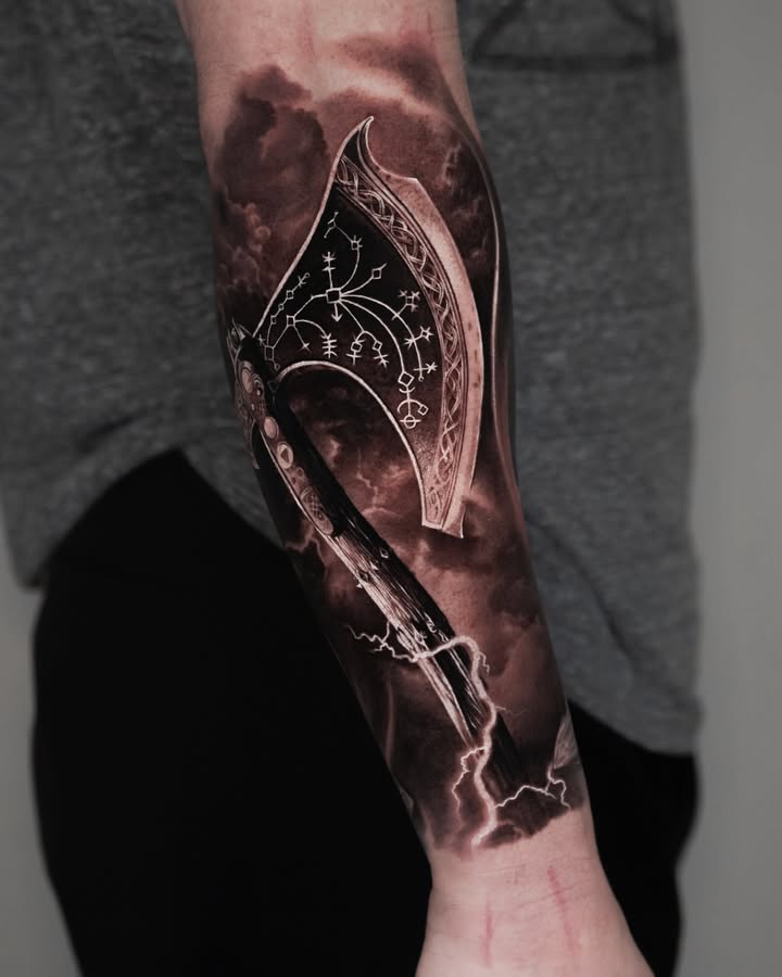 Addition to Ethan’s sleeve, the Leviathan Axe 🔥
Swipe for healed inner piece - GOD OF WAR