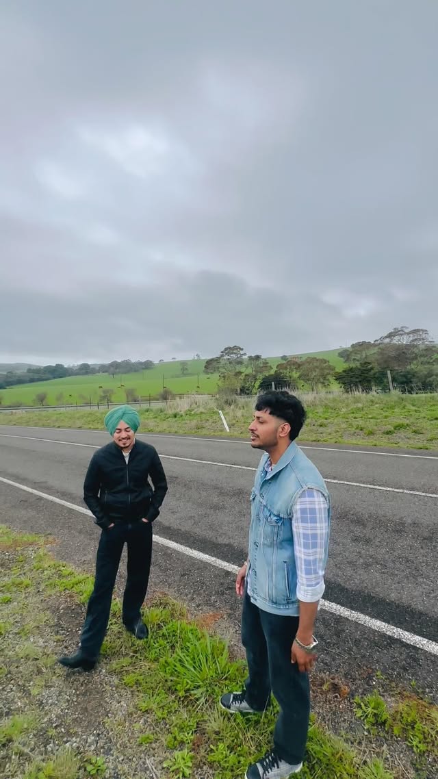 Hnji Hnji kardi dekhi…….
@teamkamalmusic @princezaildar
#adelaide #staytuned #keeplistening #newpunjabisong #viral #traveler #longdistance #longdistancerelationship #trending