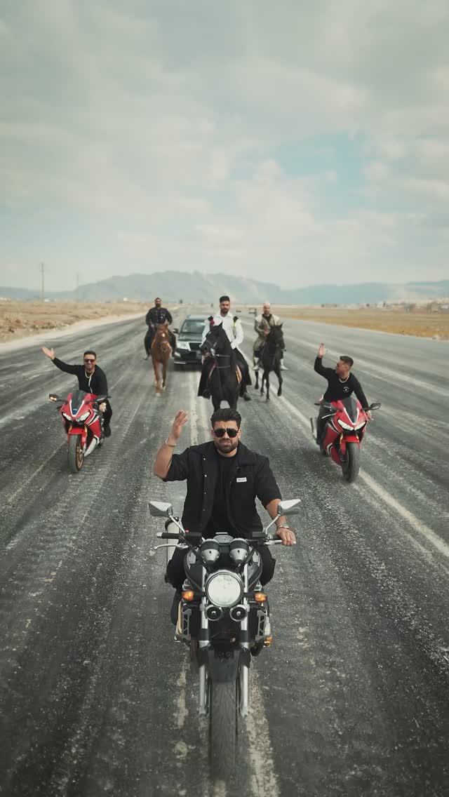 من يك لرم كه تمام قوم هاى ايرانم رو دوست دارم 😍🤍
اصالت فراموش نشدنيست به اصالتمون افتخار كنيم
انتظار ها به پايان رسيد موزيك « شوتي » منتشر شد براى دانلود اهنك كامل به كانال تلكرامم مراجعه كنيد👇🏻
( saeed_musical )
پیج اصلی من 👇🏻
@saeed_mohamadi_music
#شوتی #موتور #اسب #اتحاد #لر #کرد #بلوچ #ترک #اصالت