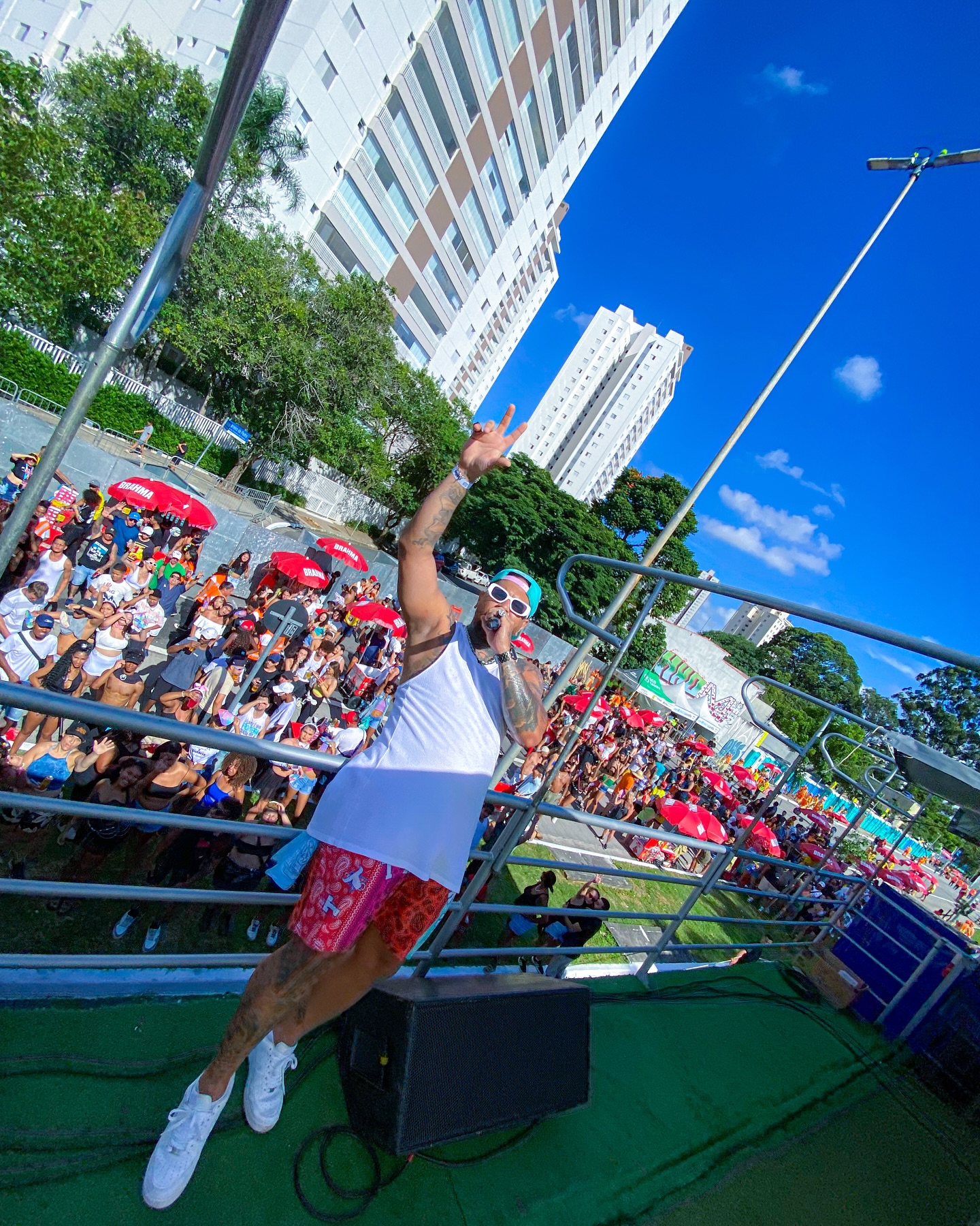 Iniciamos o Carnaval da melhor forma com @blocodoreioficial 🎉🔥🥵