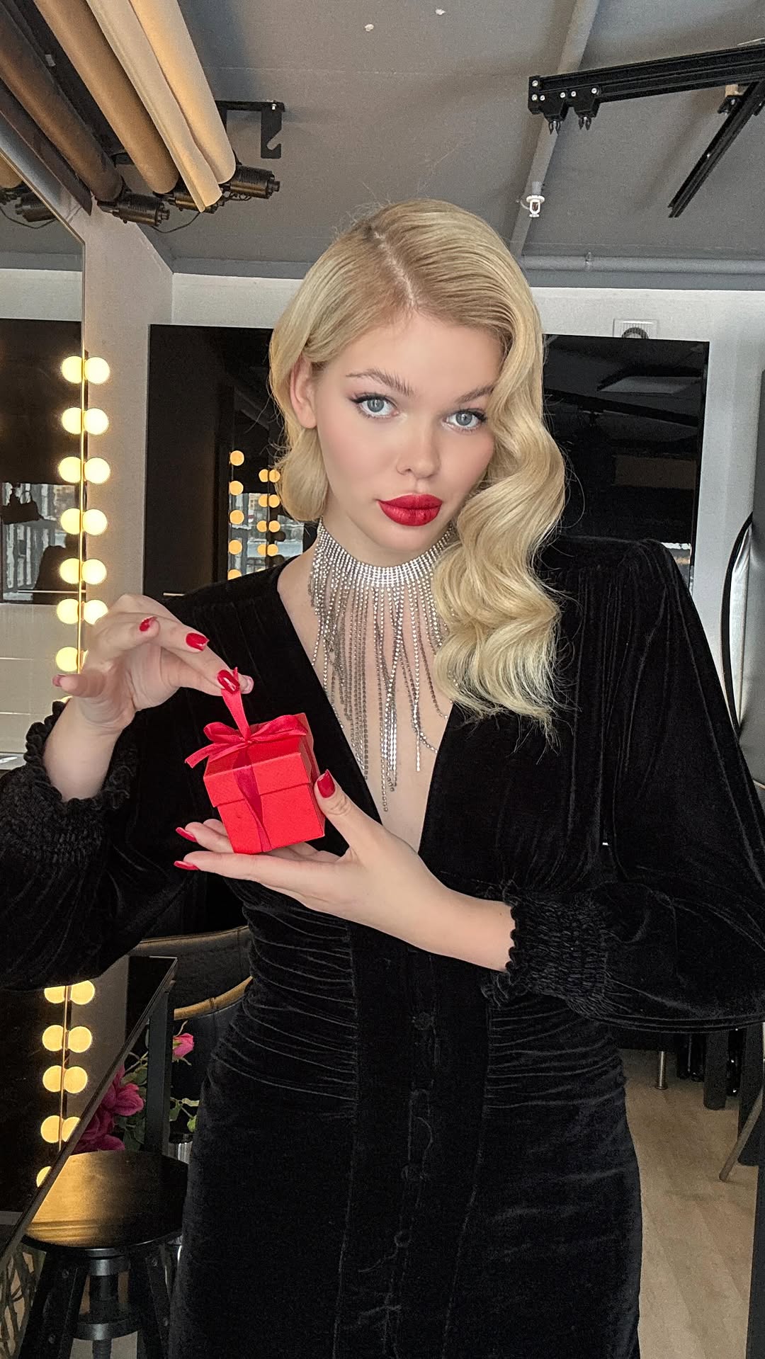 HOT FRIDAY 🔥
Незабвенная классика 💄 Голливудский стиль - идеальное решение для ПЯТНИЦЫ 💥
Model @catalinamitti
MUAH @05dandelion1
Уже 3 марта 🥰 стартует базовый курс по макияжу и прическам ✌🏻
🔥ОСТАЛОСЬ 1 МЕСТО 🔥
Запись и подробности 👇🏻
В шапке профиля находится активная ссылка на переход в What’s app:
📲 8 (913) 949-23-94
Адрес 👇🏻
📍ЖК «Апарт Ривер» Ул. Обская 46/2, 34, 1 подъезд, 5 этаж, домофон 2034
#визаж #макияжновосибирск #школамакияжановосибирск #panafidinaschool #визажистнск #школамакияжа #макияжновосибирск #курсымакияжанск #курсымакияжановосибирск #школамакияжанск