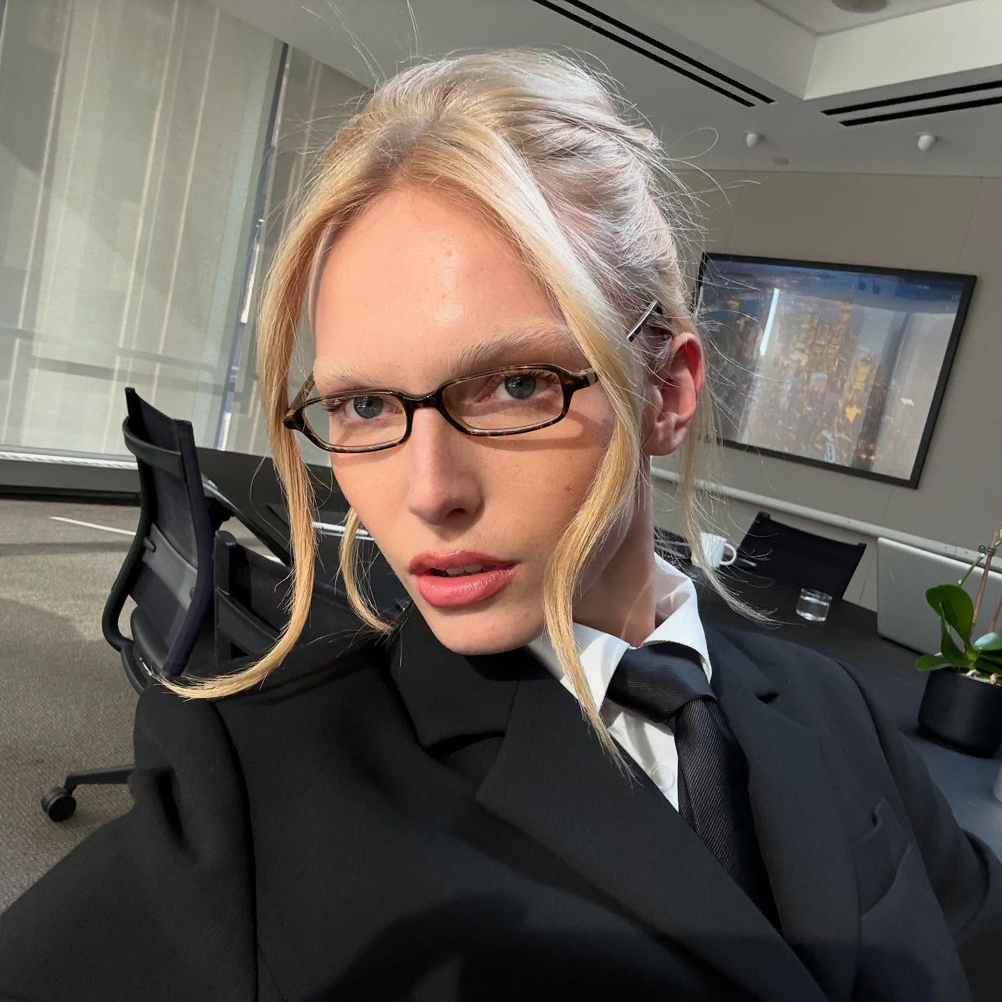 Long day in the office @aritzia
#aritziapartner