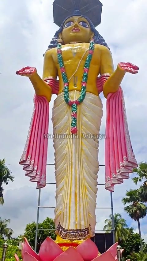 নবদ্বীপে কে কে যাবি আয় আয় গৌরাঙ্গের লীলার দুনিয়ায়🙏
.
.
.
#madhumitaacharya #beautyqueenmadhu #trending #mfam #banglaminivlog #bankura #bankurasinger #nabadwip #nabadwipdham #nabadwipesong