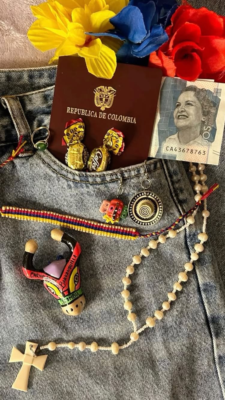 Tengo mi corazón a millón , este sábado los veo machi en el @carnavaldela44 todo lo que hacemos es con mucho cariño para llevar alegría a sus corazones, ¿vas a ir ? Te leo ♥️🎉🍾.
Carroza : @caribbeanart_1
Vestuario : @randy.severiche
Grupo de baile : @evoluxbaq
Gracias por que siempre están ahí para mí ♥️😭🥹
