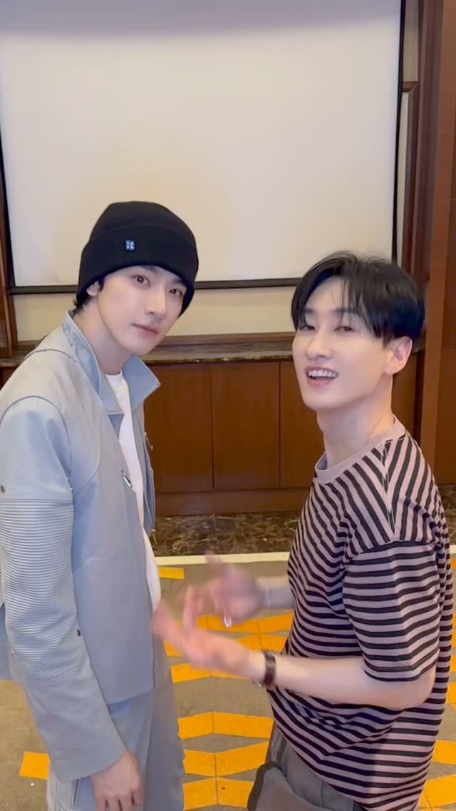 Let‘s UP N DOWN!!! Master class with Dancing King @be4eunhyuk 👍🏻#UPNDOWN챌린지 #eunhyuk #explorer