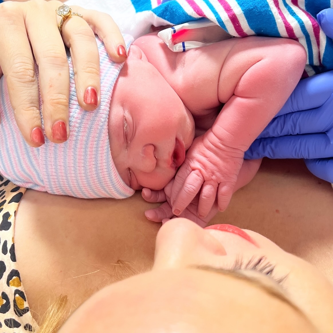 Coco Del Rio arrived with a smile on January 20, right in the heart of a winter storm.💞Her big sister is completely obsessed with her, and we are indescribably elated and exhausted. Thank you, God for your miracles🥹🙏🏻