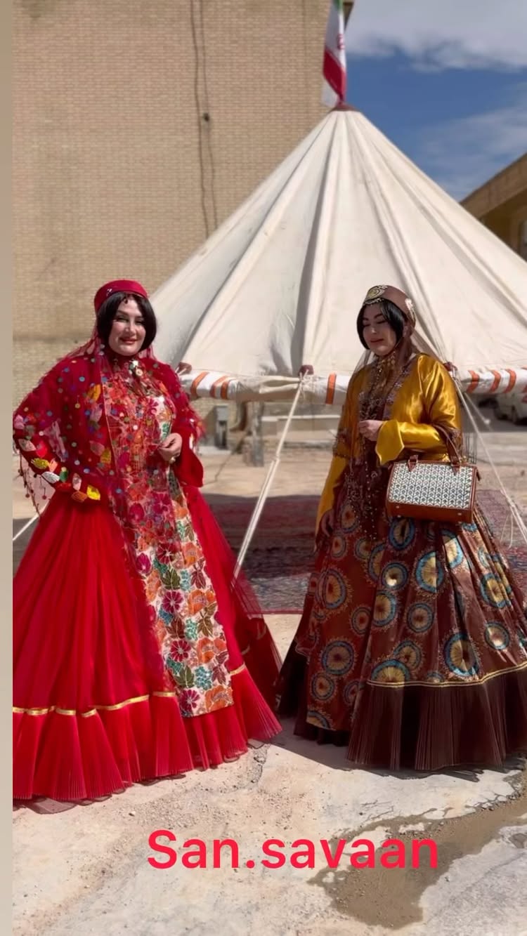 عاشق اولدوم کی یاریم دردیمه درمان ائلیه
یوخ که هر درده سالا.دیده نی گریان ائلیه
عاشق اولدوم کی تاپام بلکه غریبلیک داواسین
نه بیلئیدیم اوزو درد دی.کی پریشان ائلیه
@aylarkaviyanl
لباس قشقایی ثبت شده کد ۹۲۳#اصالتمان_افتخارمان_است #اصالت تورک خریدنی نیست##قشقایی_فیروزآباد_کازرون_شیراز_اصفهان_سمیرم_بوشهر_فراشبند_بالاده_تنگ_ارم_پیمان_قشقایی_ترک #اصالت_خریدنی_نیست #اصالت_خریدنی_نیست💪❤