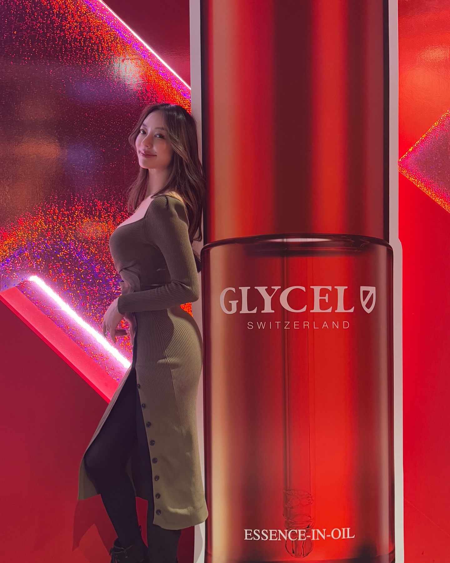 I am the PR Marketing Manager for @glycel.jp
I'm trying my best to play my role to connect with Japan and all I can do!
We had a big pop-up store and launch party at Roppongi Hills!
It was a great success with many people coming.👏✨
Thank you so much 🙏✨
I hope everyone in Japan will get to know this high quality skincare brand from Switzerland, GLYCEL, and I hope many people will like it!❤️
#グライセル #skincare