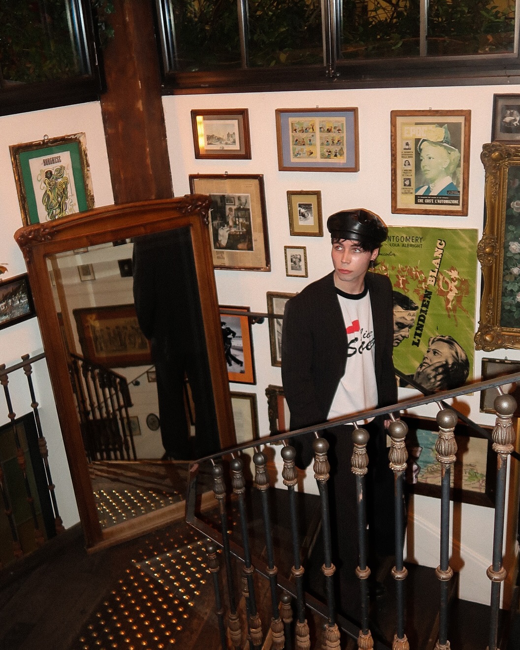 Art & Mirrors 🖼️