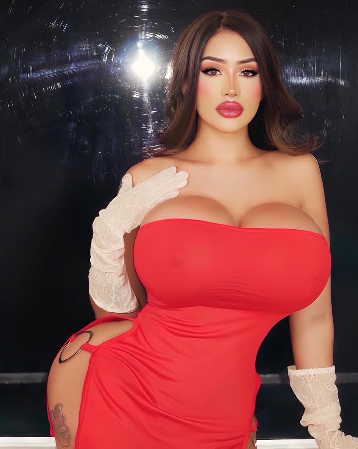 Studio fun 🤩 🔦#fyp#latina#anime#cosplay#red#fun#hollywood