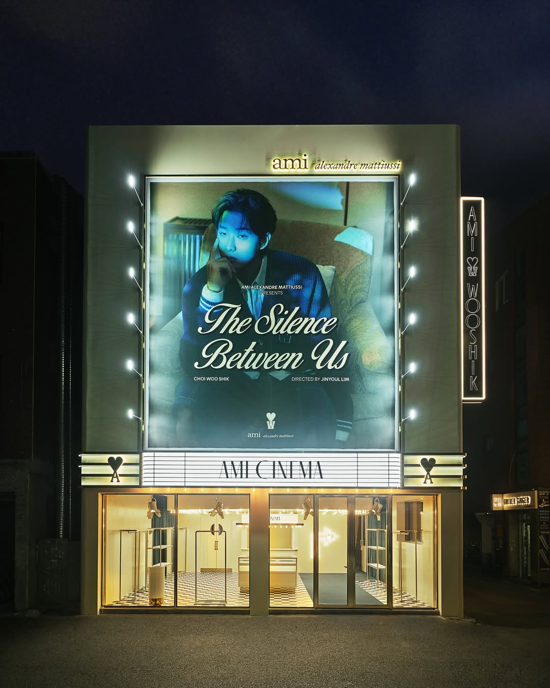 Bienvenue to the Ami x Woo Shik pop-up.
A large theatrical poster of of the short film “The Silence Between Us” starring Global Ambassador and friend of the House @dntlrdl greets visitors on the outside facade to heighten the immersive experience of a vintage cinema.
Join us at our exclusive pop-up in Seoul, located at 35 Yeonmujang-Gil, Seongdong-gu.
#AmiParis #AmixWooShik #ChoiWooShik