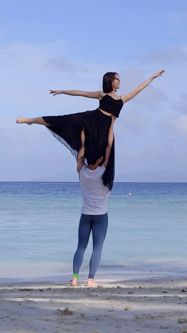 You wont believe we met accidentally!
我们是巧遇而已!
🏝️ @summerbaylti
#ballet #lift #travel #balletlife #ballerina #partner #partnering #balletdancer #dancer #malaysia #island