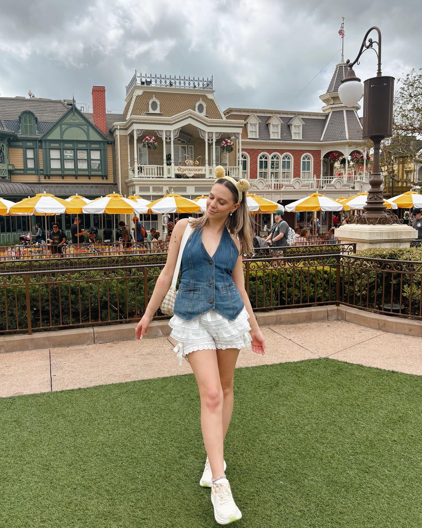 The Hokas didn’t match the fit but were a necessity 🙏✨
#explore #disney #disneyworld #disneyoutfit #travel #fashion #style #magickingdom