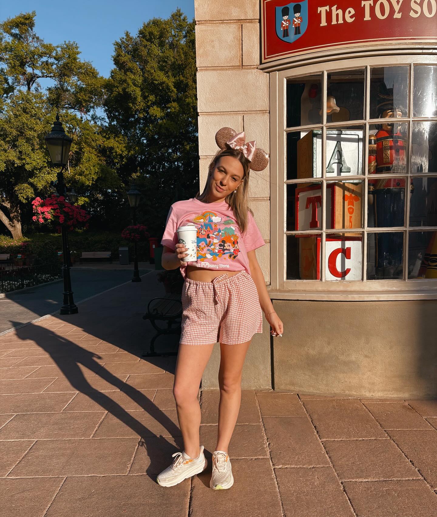 Early entry is for cute outfit pics 💁🏼♀️
•
•
•
•
#explore #disney #disneyworld #disneyears #florida #disneyfashion #disneycontent #beachlife #epcot #disneyootd #disneyphotoideas #orlando