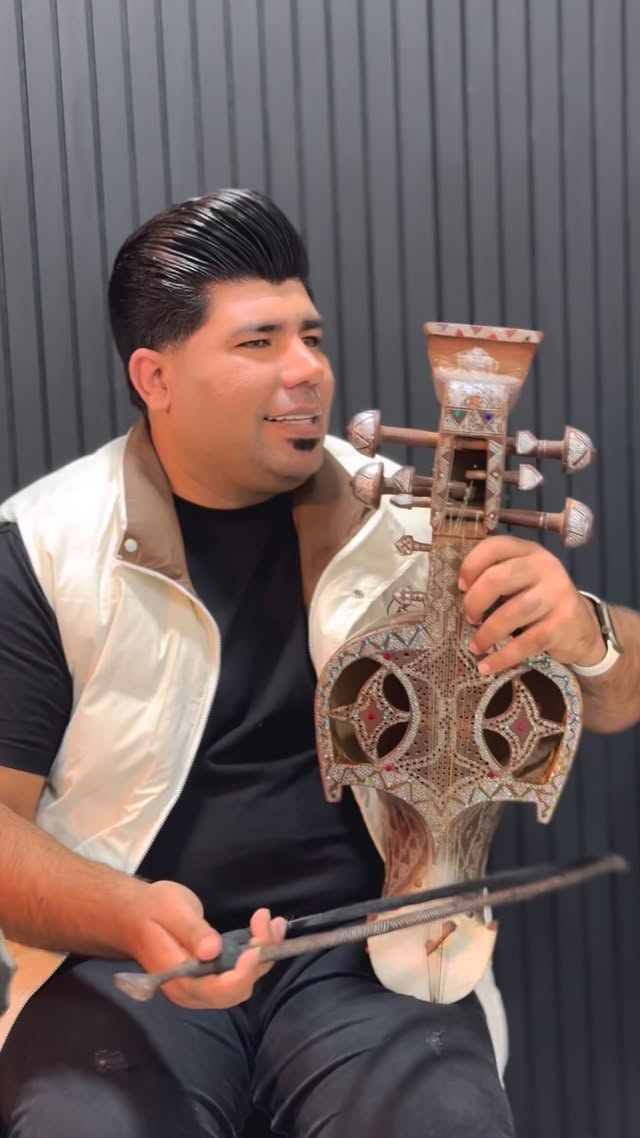 سلام خدمت فالور و هواداران عزیز آهنگ (بی مه چقد جبرن)از محمد منصور وزیری تقدیم به شما عزیزان🫶🏻🌹
@mohamadsalari.official
@daniyalnaserii