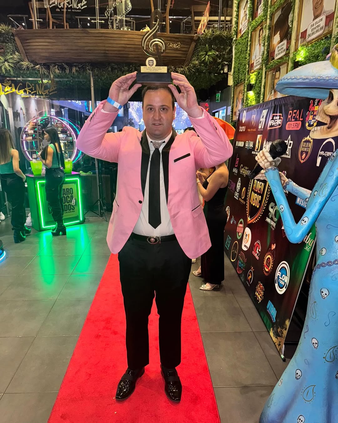 Gané el Premio “Mejor Actor Mundial” en Bogotá Colombia 🇨🇴 #MejorActorMundial #RonRafaelS #RonRafael #RonRafaelShimshilashvili #RonShimshilashvili #GoldenMusicAwards #GoldenMusic #Bogota #Colombia