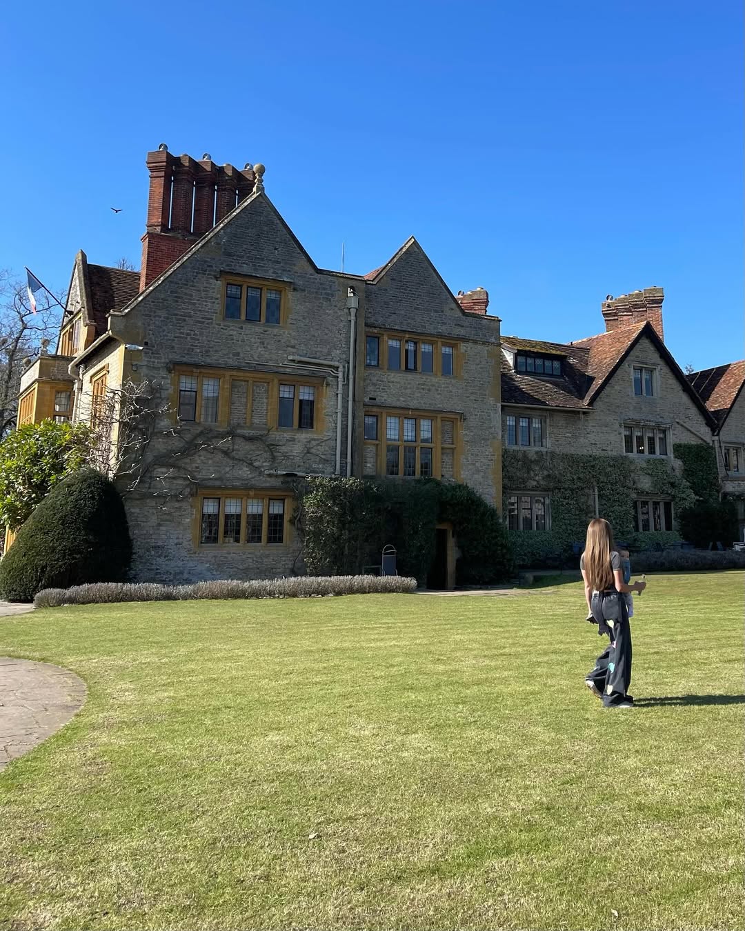 Thankyou for all the bday wishes 🎂 Spent my bday in the English countryside looking at wedding venues 😭heart is full.
🏨 @belmondlemanoir