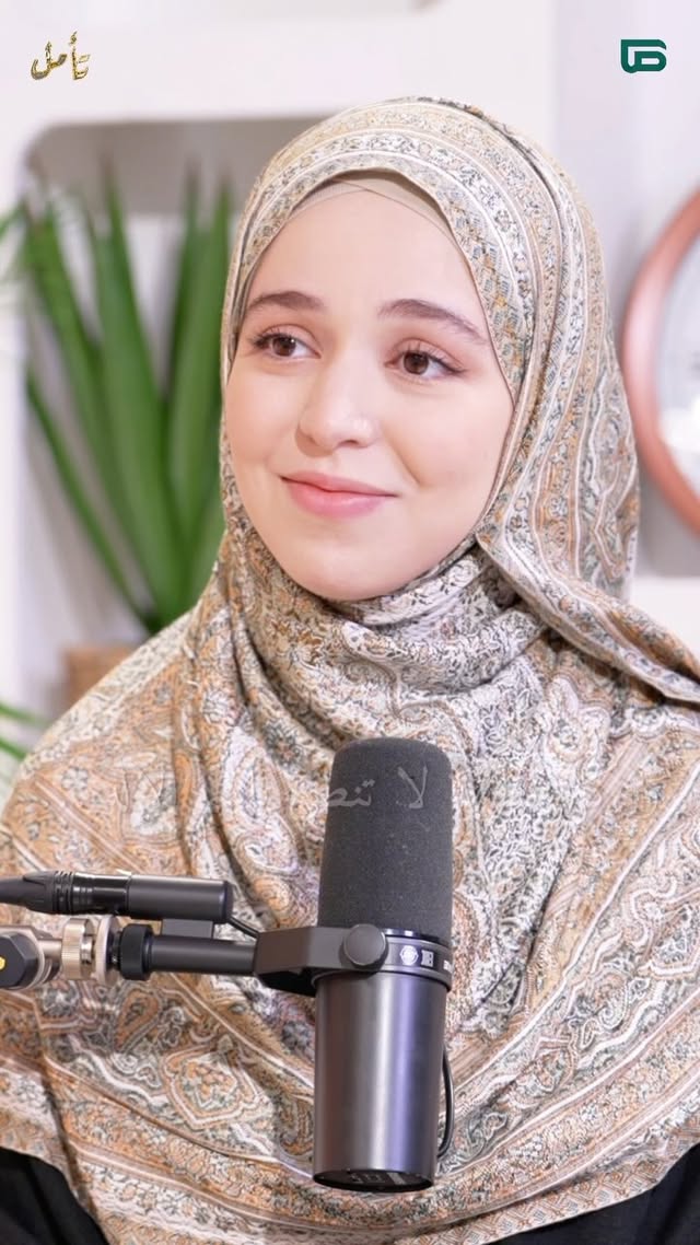 الحلقة 23: تأمل الإعجاز العلمي في القرآن الكريم
مع العالم عبد المجيد ابن لمليح
في هذه الحلقة، تأملنا الإعجاز العلمي في القرآن الكريم، رأينا كيف تنطق الآيات بحقائق سبقت عقول البشر بقرون. بين كل كلمة و مشهد، يفتح القرآن نوافذ على الكون، تأملنا من خلاله بأن العلم ليس بعيدا عن الإيمان بل شاهد عليه. وكيف أن كل اكتشاف حديث، ما هو إلا همسة من آية، مرت علينا و لم ننتبه لعمقها- قال تعالى : “سَنُرِيهِمْ آيَاتِنَا فِي الْآفَاقِ وَفِي أَنفُسِهِمْ حَتَّى يَتَبَيَّنَ لَهُمْ أَنَّهُ الْحَقُّ ۗ أَوَلَمْ يَكْفِ بِرَبِّكَ أَنَّهُ عَلَىٰ كُلِّ شَيْءٍ شَهِيدٌ”
– سورة فصلت، الآية ٥٣
شاهدوا الحلقة كاملة على قناة صاد، و على اليوتيوب، الرابط في الستوري وفي هايلايت « حلقات تأمل » وفي البايو. مشاهدة ممتعة
#بودكاست_تأمل #احسان_بنعلوش
@ssadtv