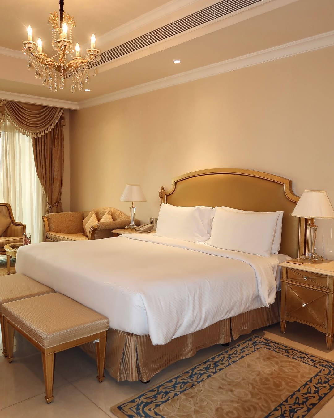 Escaped the busyness of the city for a serene retreat at the Kempinski on Palm Jumeirah ☀️ @kempinskipalm
With private beach access, a relaxing spa, exciting water sports, multiple dining options, and a great fitness center, it was the perfect getaway!