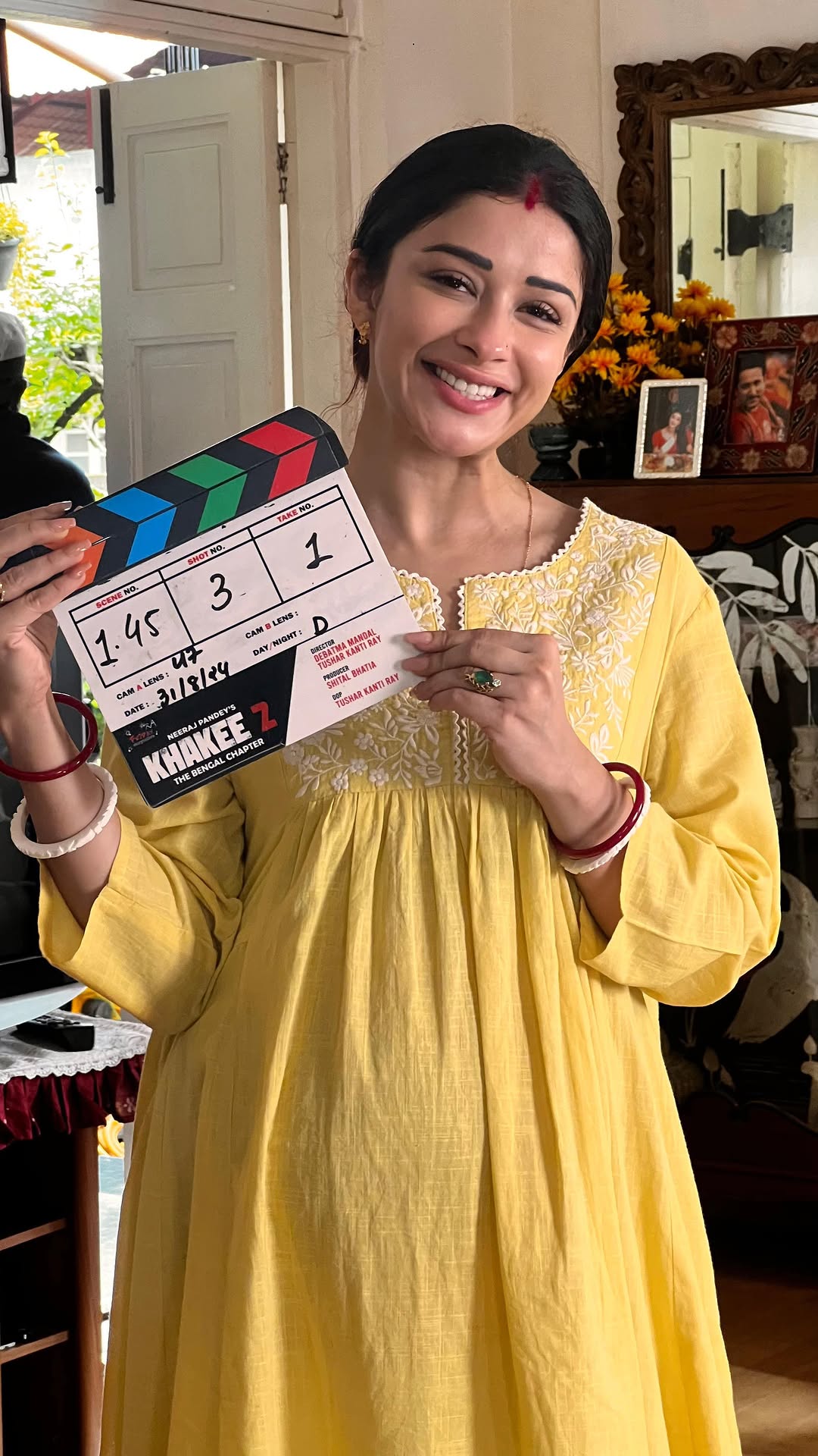 Khakhee - The Bengal chapter @netflix_in dekha ki Nahi ??? And then ppl say I cannot do D- glam roles. Huh !!
Firstly I wanna thank my casting director who believed in me that I can nail any role @stepbystepcasting ❤️❤️
My directors @debatma @tusharkantiray you got the best out of me 😎😎😎. My producers @fridayfilmworks @shitalbhatia_official @i_neerajpandey . I’m so grateful and previlidged❤️❤️. My coactors @jeet30 @chitrangda @parambratachattopadhyay . U guys were sooo amazing to work with😁😁😁. And finaly my babies @beautybaekavii @sunny_hairr u guys made me look “Rekha”. Thank you @netflix_in this is my second project with you and many more to come ❤️❤️❤️❤️