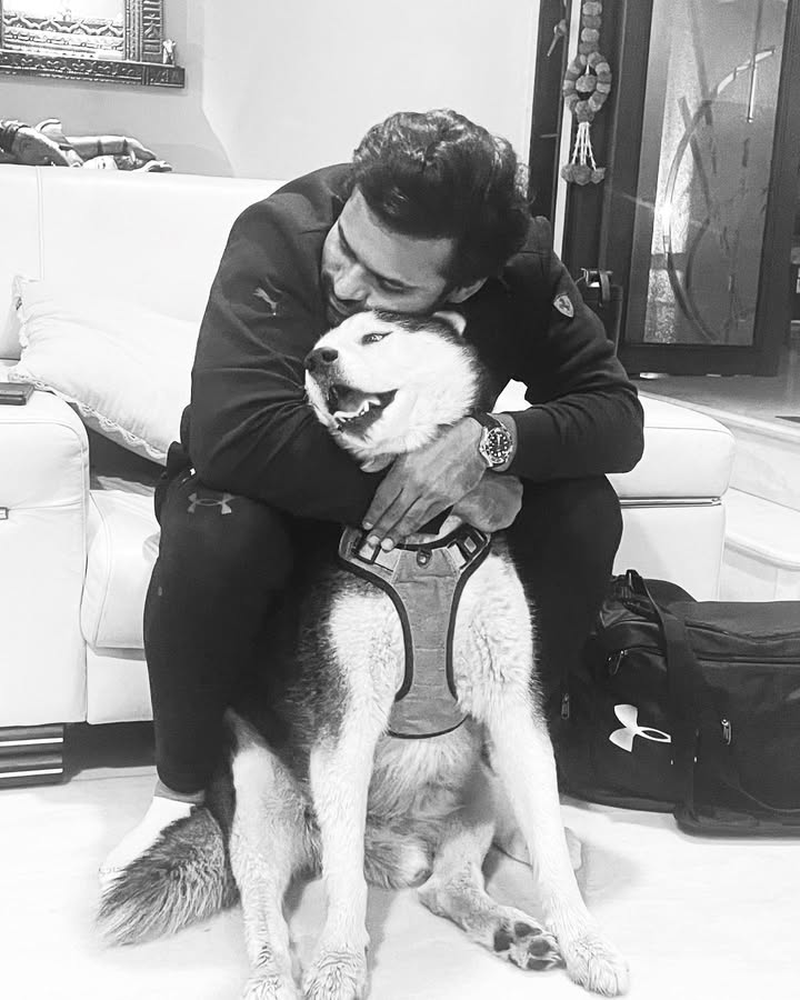 This JON SNOW misses you MY GHOST ❤️