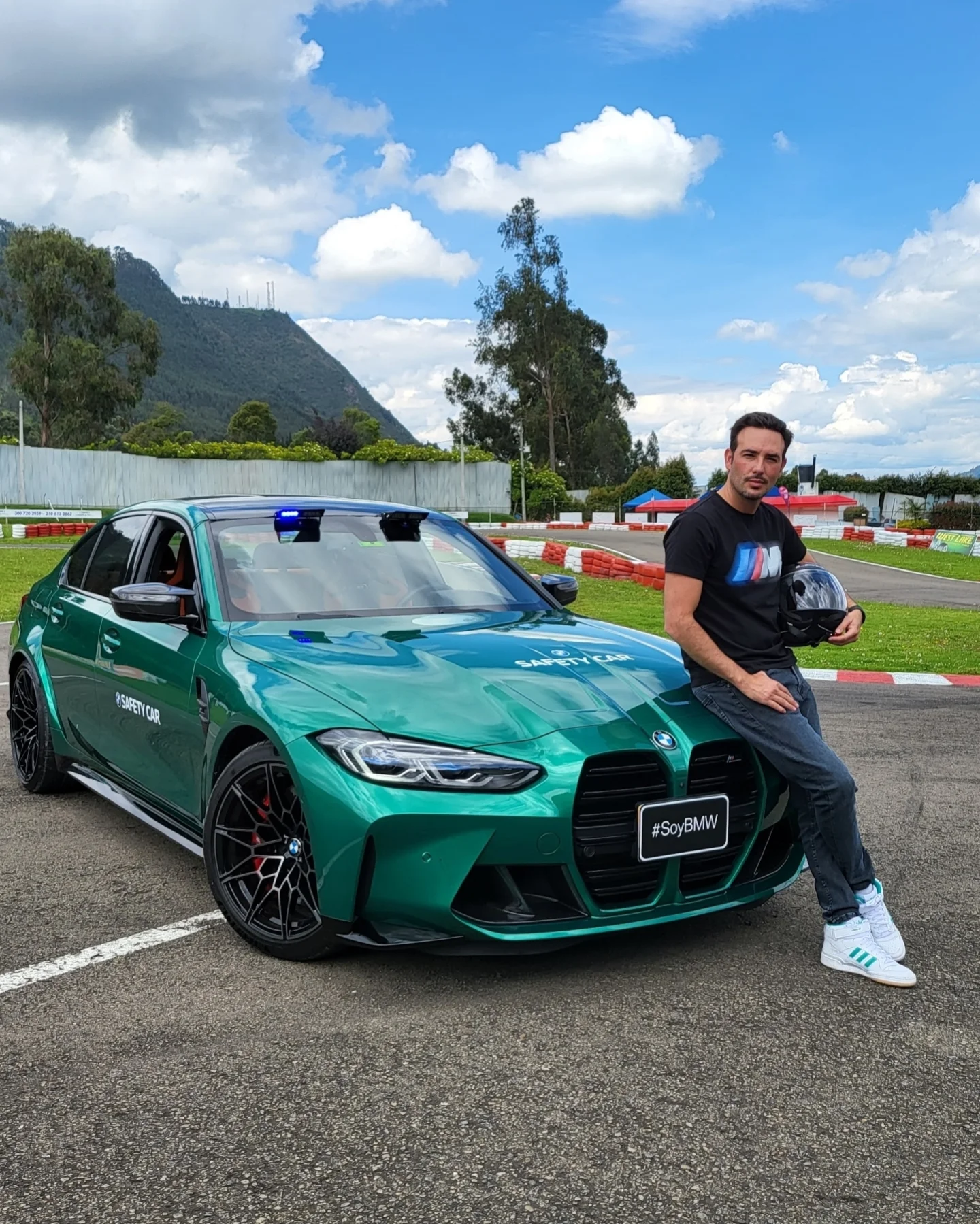Desde antes de ser embajador de @bmw.colombia era un fan absoluto! El 325 i de 1989 fue la razón por la cual me enamoré de esta marca (foto 2), desde ahí solo ha sido un romance eterno. Hoy quiero hacerle honor a las joyas que he podido manejar y disfrutar.
Definitivamente BMW... el placer de conducir.
¿Cual creen que es mi siguiente favorito de probar?