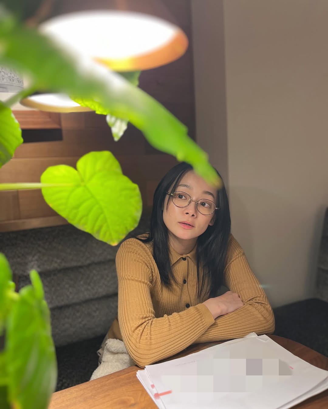 オフショット〜!
クランプアップの瞬間ってまだ全然慣れないんだけど、綺麗なお花を頂いて1ヶ月以上自宅で咲き続けて癒してくれました。びっくり嬉しかった💐
新たな人たちとの出会いが現場ごとにあって、たまに不思議な感覚になる☁️
ご縁を大切にしていきたいです。
#タワマン階級戦争
#BUMP にて配信中です
