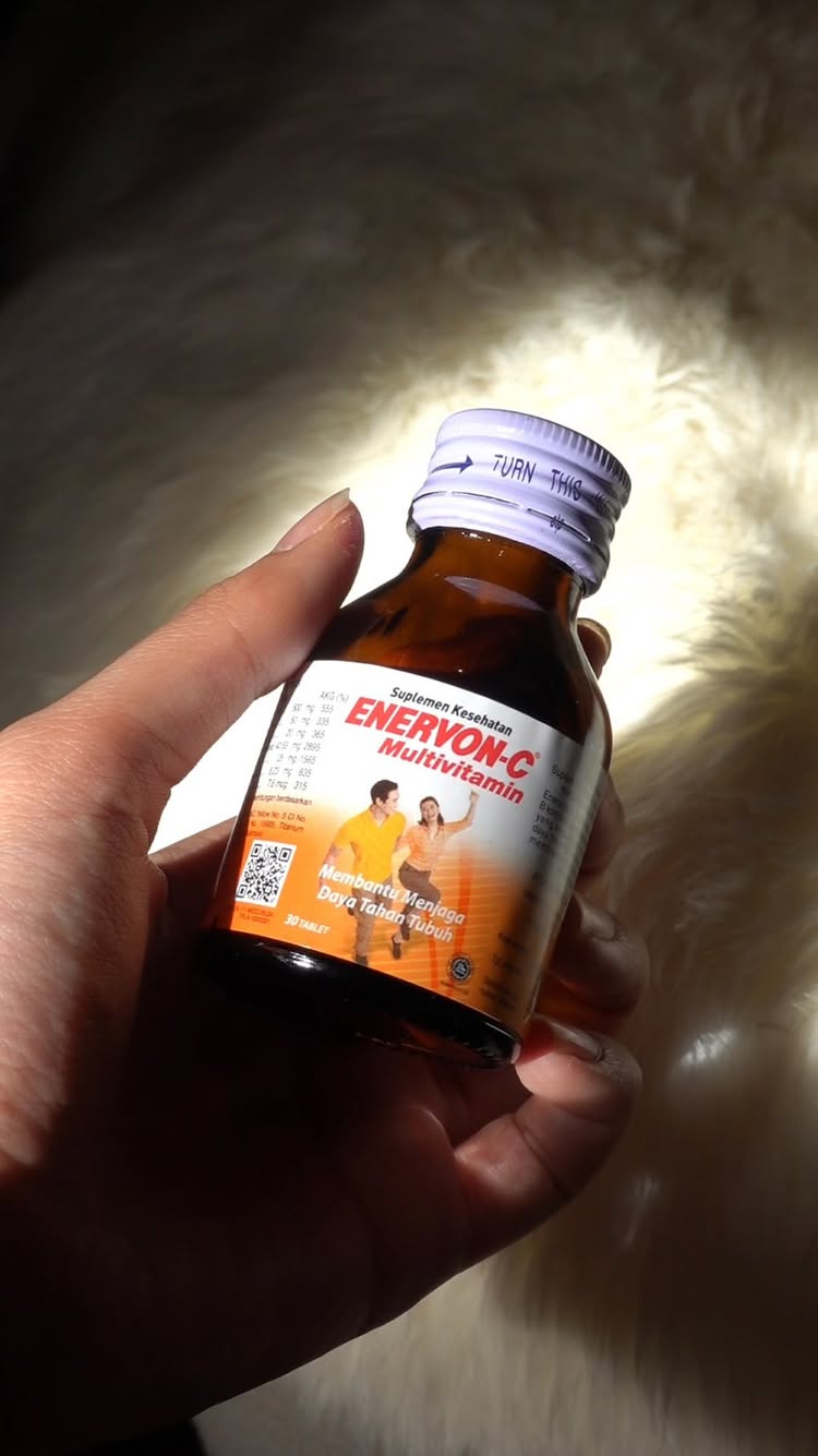 Siapa disini yang bulan puasa ngerasa lemes banget?? sini sini aku punya solusinyaa๐โผ๏ธ
EnervonC solusinya, Multivitamin terpercaya untuk meningkatkan energi dan memperkuat kekebalan tubuh. Mengandung Vit C dan Vit B Kompleks.
diminum setiap hari yaaa!
Fuel Your Day, Boost Your Way!
#ListenToYourBody
#SiapJalaniPuasa