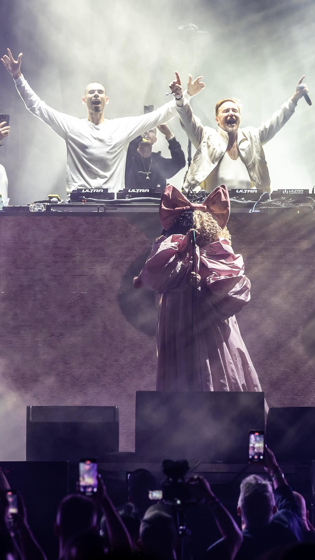 Very special guests David Guetta and Sia have joined AFROJACK to perform Titanium live for the first time ever to commemorate Ultra’s extraordinary 25th Anniversary!
#ultra2025