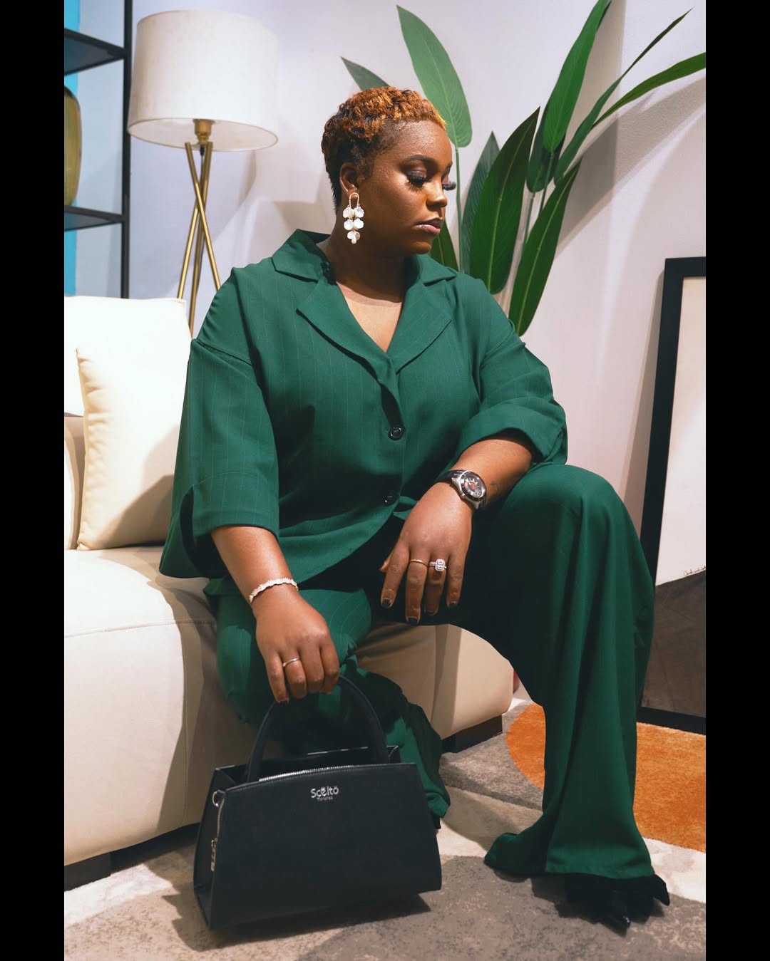Great convos, amazing women, and pure inspiration! @handleitafrica #SheCreates
💼 - @sceltobags
💄- @eleezmakeuppro
Two piece- @shopesnow
📸- @_iamgeorgeowen