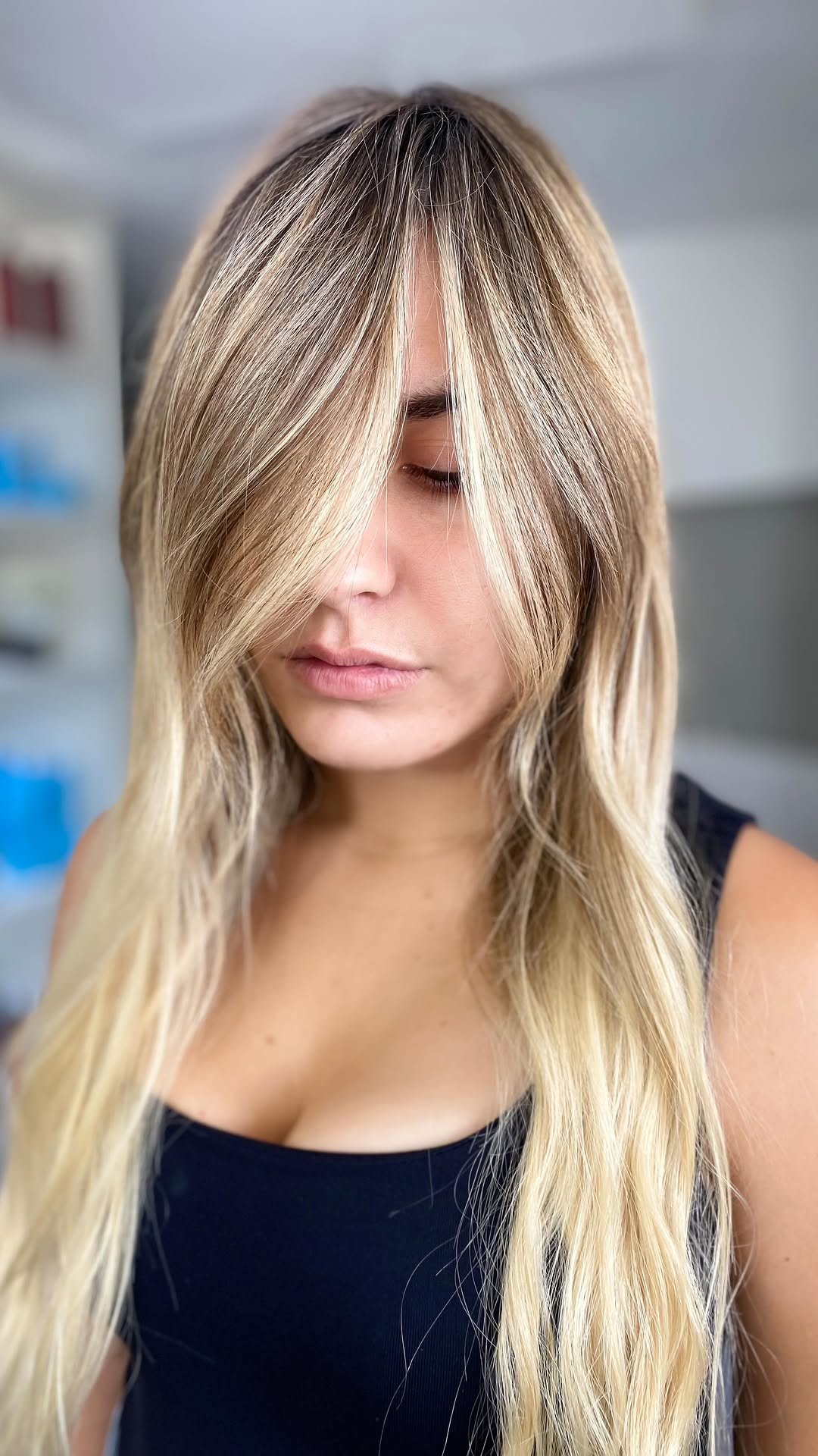 Les presento a Ele, lleva conmigo desde Bebé con 2 Ańitos le hago el Cabello a su Madre por más de 25 ańos, a Ele le gusta estar rubia perooo no le gusta el mantenimiento tan seguido por tal razón le hacemos este belleza de trabajo.
#bienbiuti #biutisalon #puertorico #lanzacolor