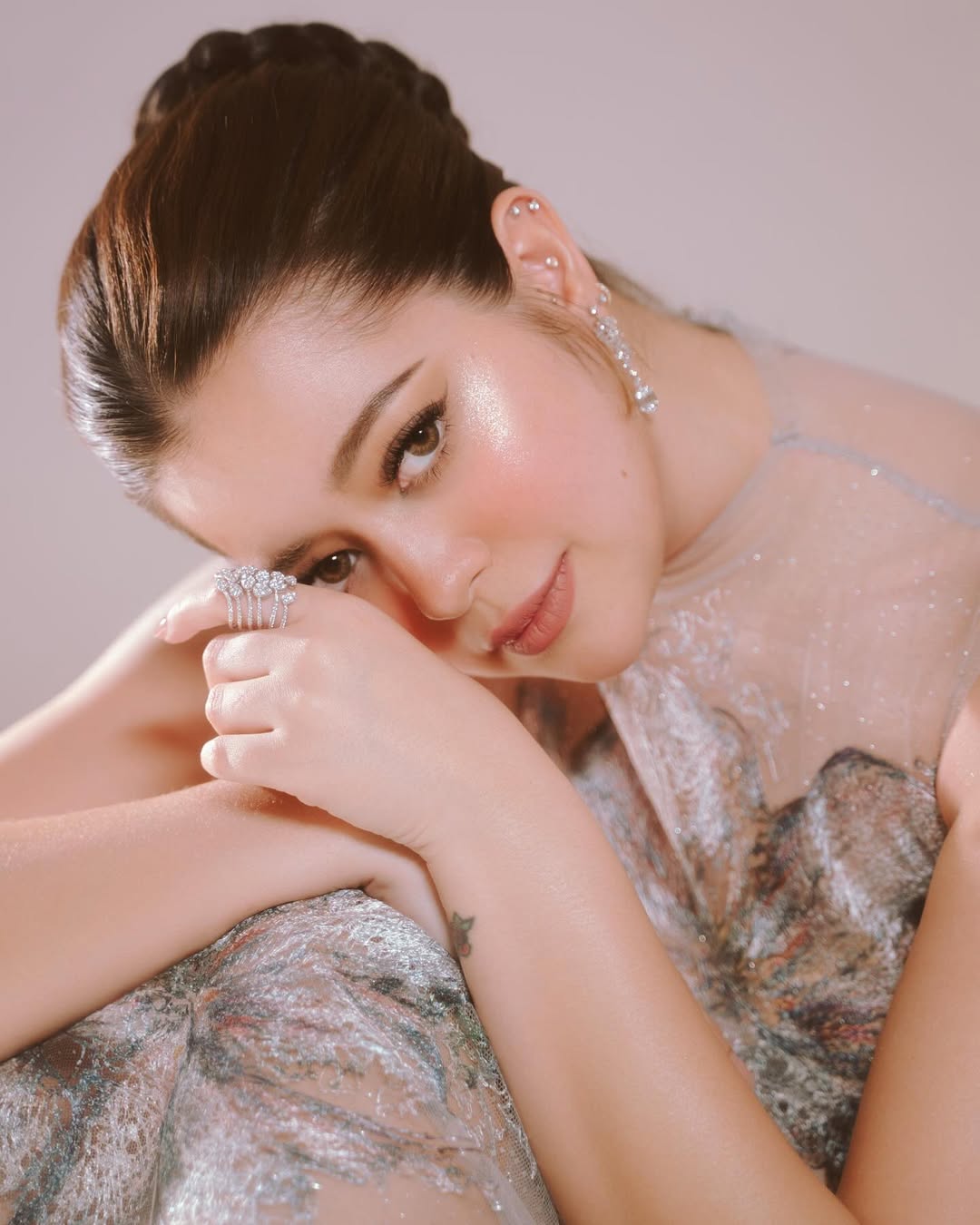 @sueannadoodles✨💖
Makeup @juliuscmua
Hairby #juliafresh using @babylissph
Assistedby @angkleng_4u
Styledby @jmgumatay
Gown @bonitapenaranda
Photo @stephencapuchino
@rayselgarina @bonitamuf @sydtheflash
#sueramirez #hairbyjuliafresh