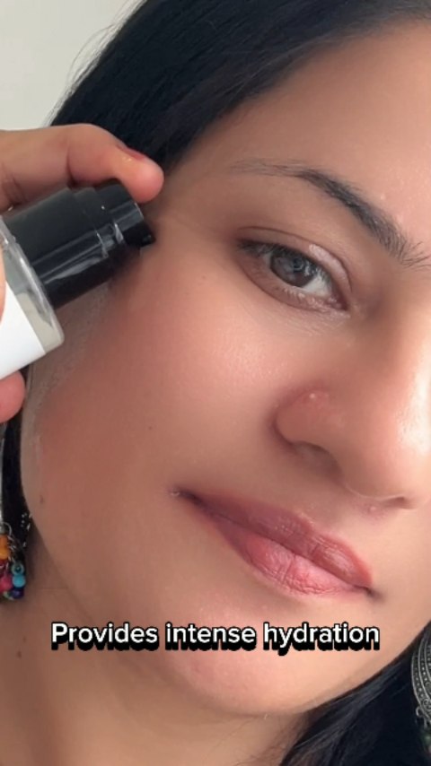 Botox in a bottle!!!!🌟🌟
Hydrates skin intensly and makes your skin firm & even toned.
@cosrx @cosrx_india_official Cosrx The 6 Peptide Skin Booster
#maccaronarmy #maccaronxcosrx #maccaronies #maccaron #koreanbeautyproduct #koreanbeauty #kbeauty #glassskin #glassskincare #cosrx #cosrxpeptideserum #explorepage #viralreels #skincareproducts #skincare #maccaronBeauty #waytoyourtruetaste #flavourcurator #beinglikeme #