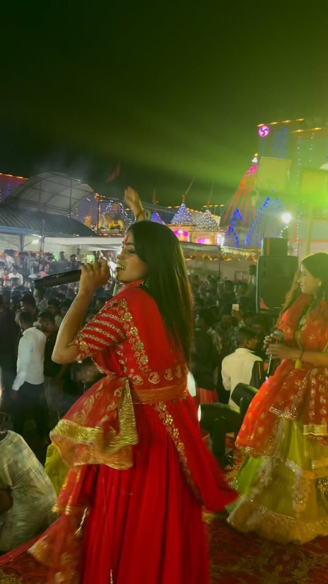 महामाया माता मंदिर के माहौल 😍
जय भवानी 🙏🏻🚩🔱😇🕉️
#swarnadiwakar #aediyavodiya #anjoryoutubechannel #garimadiwakar #dukaluyadav #navratri2025 #blessed