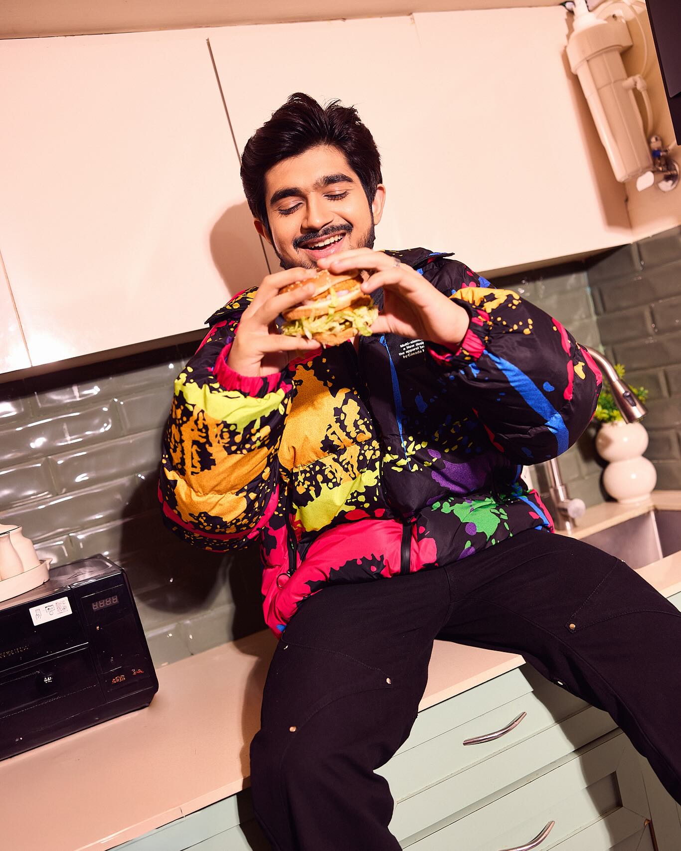 Every ‘no’ is just a plot twist. Keep showing up, the climax is worth it
.
.
Styled by - @princyypatell_
.
.
.
#RidhamJataniya #RJ #burger #shoot #explorepage #insta #mood #funtimes