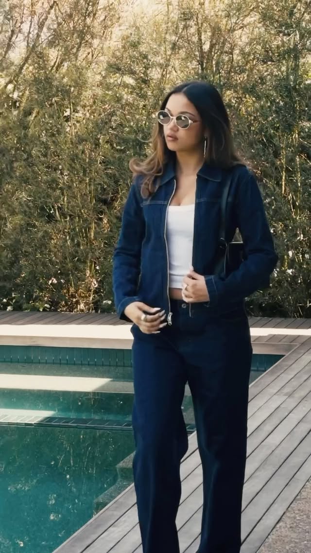 all in a day’s work. and always in my @abercrombie jeans 💙 #AbercrombiePartner
