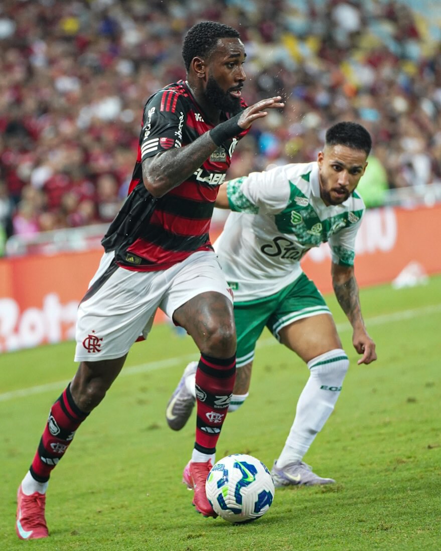 Festa na favela. Seguimos com os pés no chão.
Pelos nossos ❤️🙅🏾♂️🔴⚫️