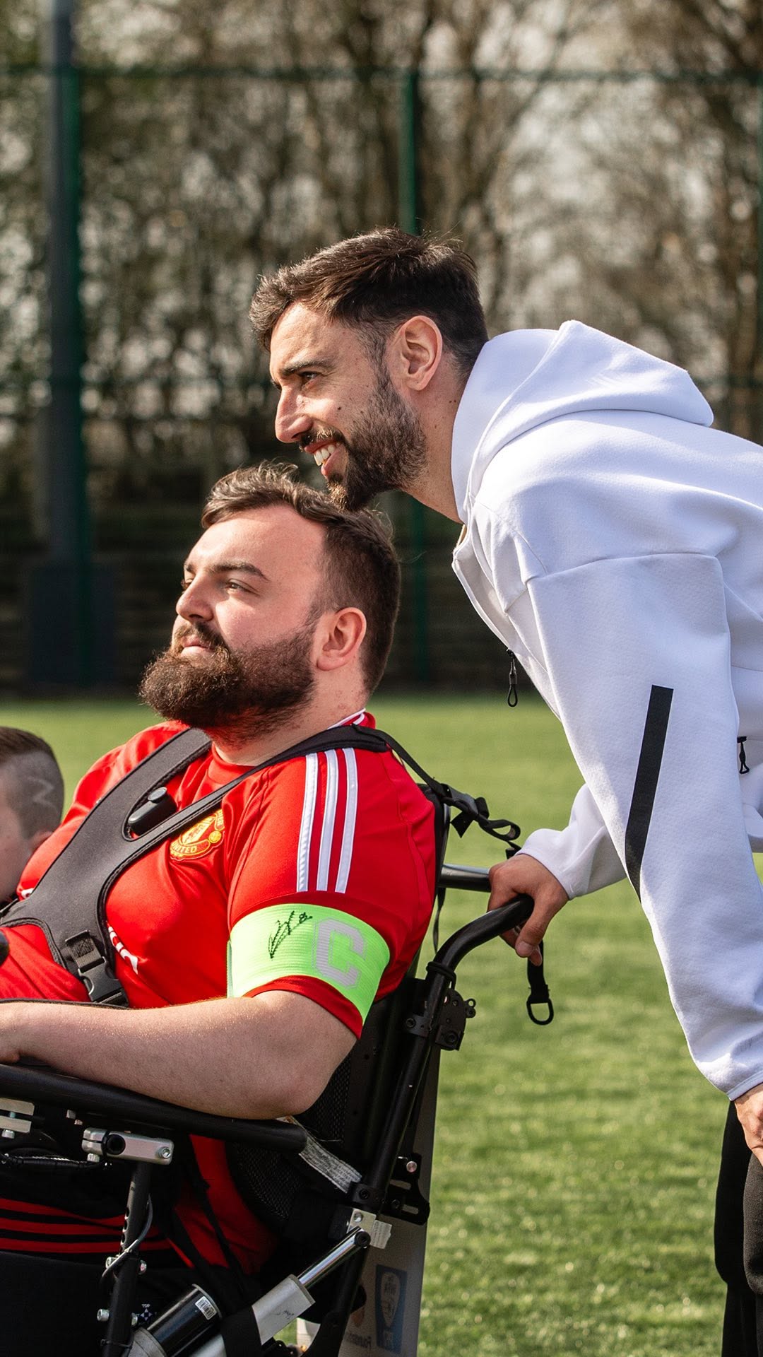“Being here and meeting Bruno, you realise how much of a difference @manchesterunited can make to everyone’s lives” ❤️
Foundation #Powerchair players recently met Portuguese magnifico @brunofernandes8 ☺️
#BrunoFernandes