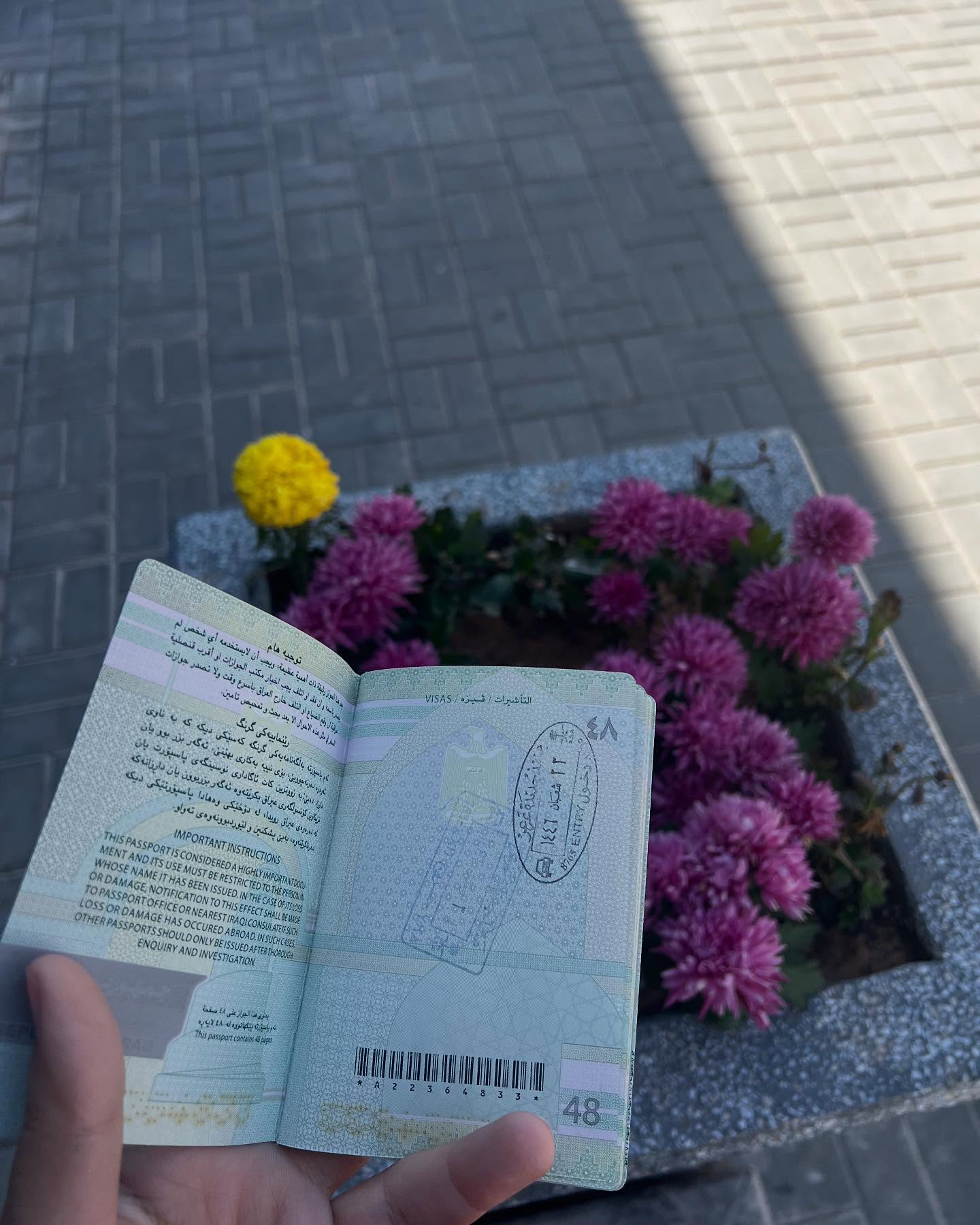 عیش
بە چاوی دڵ ئەبینێت نەک سەر
بە گوێی دڵ ئەبیستێت نەک بیستن
بە زمانی دڵ ئەدوێت نەک زار
…..