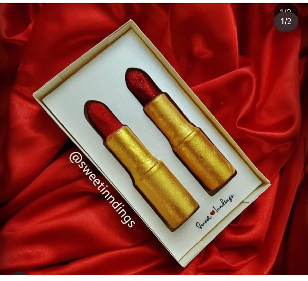 MOLDE LABIAL 💄
.
.
Molde 3 partes BWB
4 cavidades
9cm x 2cm
.
💰$5000
🚚envíos a todo chile
.
..
.
#moldesbwb #bwbembalagens #moldes3capas #moldeschile #moldesreposteria #diadelamama #diadelamamachile #regaloschile #diadelasmadreschile #moldeschocolateria #moldeschocolatería #chocolateriacreativaartesanal #ideaschocolateras #chocolatechile #moldespet #moldesacetato #chile🇨🇱 #moldeslabiales #labialchocolate #makeupchocolate