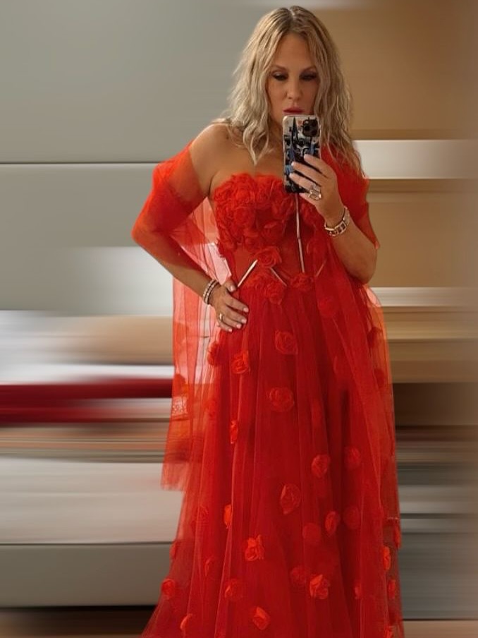❤️🩸
Styled by @kazzam1963
Dress by @hishamabouela
Hair and makeup by ME 💁🏼♀️