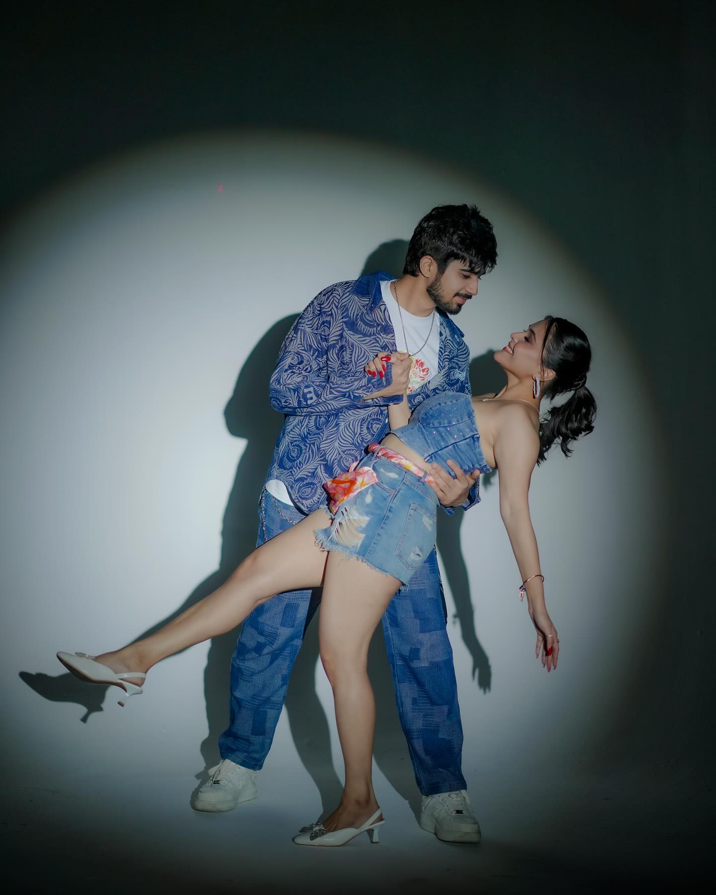 Shot something close to our hearts — can’t wait for you all to see #DasMahiya . Stay tuned, this one’s special! 💙
#ComingSoon #RidhamXMuskan #RidhamJataniya #muskanbamne
@mjmusiclabel @rjproduction_house