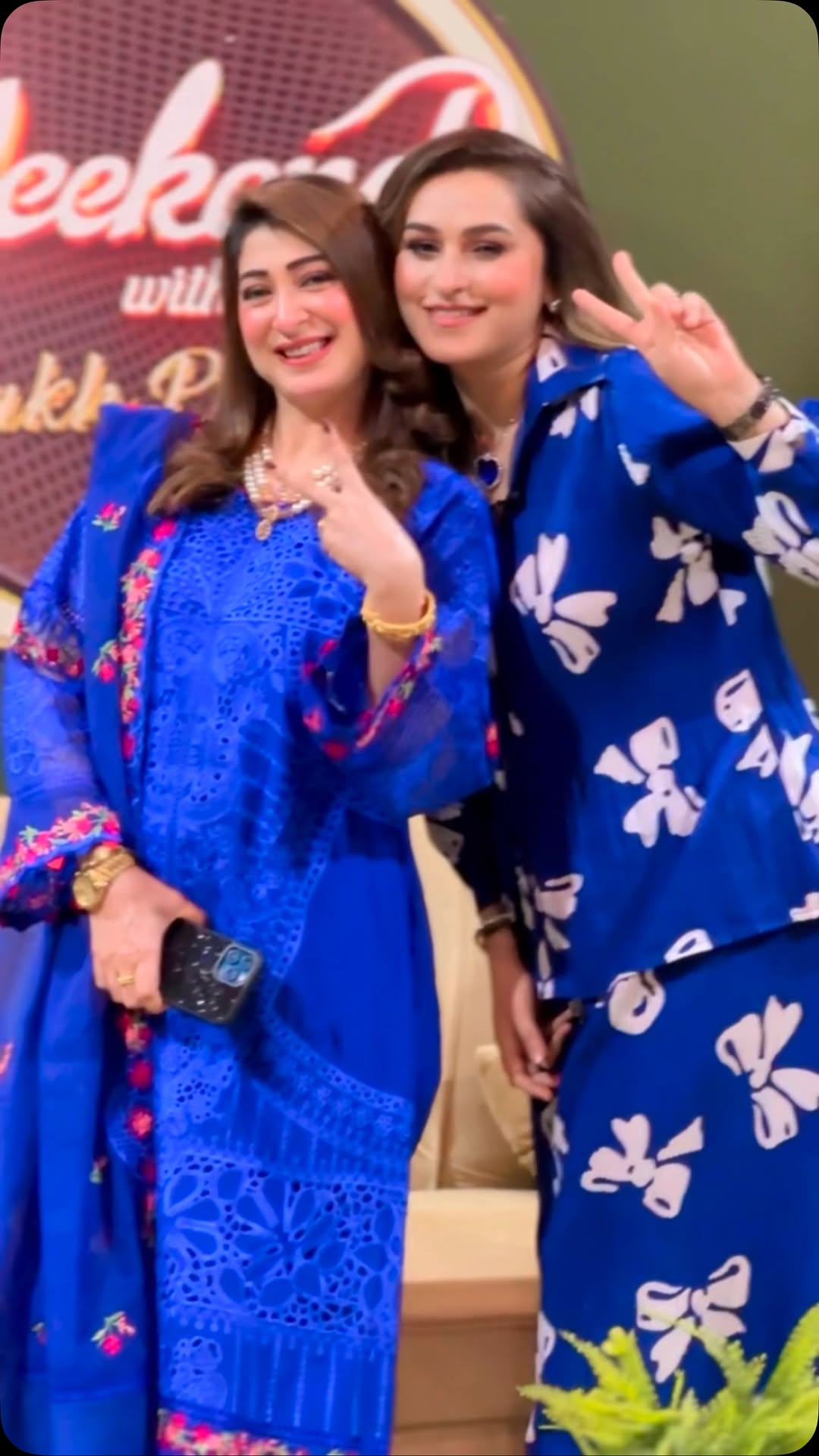 🧿🧿Nazar Na lage 🧿🧿
@shehlagulofficial a wonderful soul 💙
#baakhpirzada #weekendwithbaakhpirzada #styleinspiration #shehlagul #celebrity #singer #pakistanisinger #tvhost #weekendshow #dhartitv